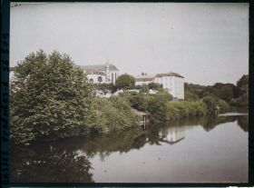 Image représentant France, Ustaritz, Vues d'ensemble prises des bords de la Nive Abside de la Chapelle du Monastère