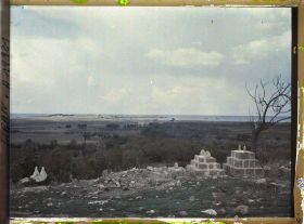 Image représentant Panorama sur la mer et la ville depuis un cimetière musulman