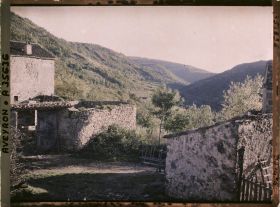 Image représentant La vallée de l'Alzou depuis Garrigue Redonde direction Villefranche de Rouergue