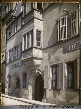 Image représentant France, Kaysersberg, La Porte de l'Hôtel de Ville