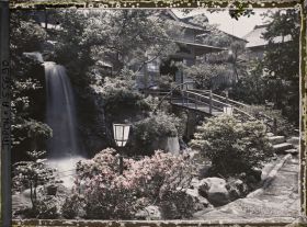 Image représentant Entrée et jardin d'un Ryokan (hôtel-restaurant traditionnel)