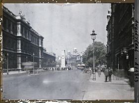 Image représentant La rue du parlement et le cénotaphe
