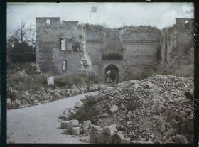 Image représentant France, Coucy le Château, La Porte de Laon vue de l'intérieur