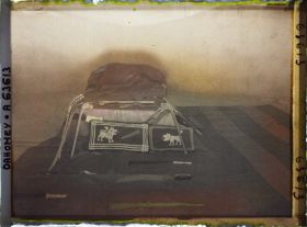 Image représentant Le lit funéraire et ses ornements à l'intérieur de la tombe de  null Glélé, palais d'Abomey