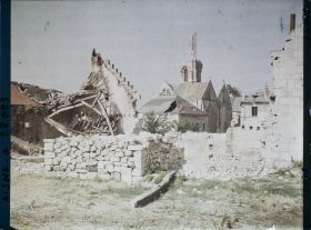 Image représentant France, Vailly, Une vue vers les ruines de l'Eglise