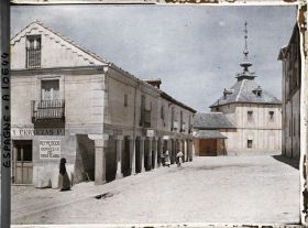 Image représentant Espagne, Près de Ségovie, Une rue de la Granja avec à dr, au fond l'extrêmité les écuries royales