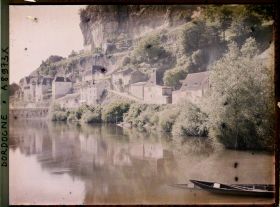 Image représentant France, Beynac, Le village vu en large