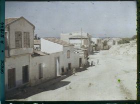 Image représentant Rue et habitant près des remparts