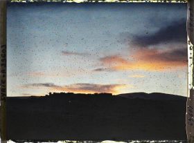 Image représentant Lever de soleil sur le village de Suweida