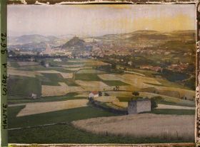 Image représentant La ville du Puy-en-Velay vue depuis la côte de l'Hermitage