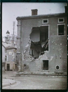 Image représentant France, Verdun, Maison atteinte par un gros Obus près de la Porte Chaussée