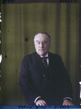 Image représentant Monsieur  https://musee-albert-kahn.s-museum.fr/home/NWQ2OTAwYzNmYjZlZTk1ZWQwODJmMjY4L2dlbmVyaWMtbm90aWNlLXRhYi9hdXRob3JpdHkvNjE3YTc5ZjVjZjhiODk2OGIzMzM3ZDIx/5d6900c3fb6ee95ed082f268/generic-notice-tab/authority/617a79ebcf8b8968b3337593 Emile Picard
