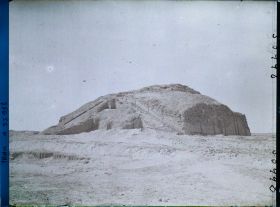 Image représentant E-Tehen-I-Il : la Ziggourat (tour à étages) dédiée au dieu lune Nanna (IIIe dynastie d'Ur, 2113-2006 avant J.-C.)