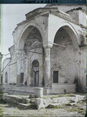 Image représentant Entrée de Souleymaniye Camii ("mosquée de Soliman-le-Magnifique", 1570 ?)