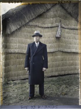 Image représentant L'Exposition Coloniale Internationale de 1931, un homme métis habillé à l'occidentalea66310