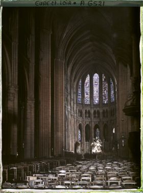 Image représentant La nef centrale et le choeur de la cathédrale Notre-Dame