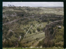 Image représentant France, Roc-Amadour, Vue prise du Sailhant du rocher sur l'aval de l'Alzou
