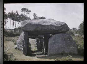 Image représentant L'allée couverte de Mané-Kerioned, route d'Auray à Carnac.