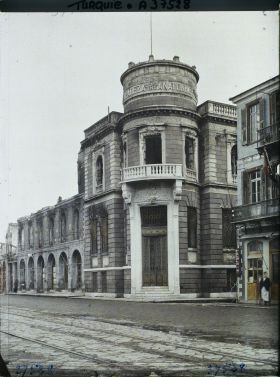 Image représentant Turquie, Smyrne, Les Quais de Smyrne - Immeuble incendié de la Banque d'Orient
