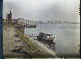 Image représentant Allemagne, Düsseldorf, Occupation Française Les Rives du Rhin vues vers l'amont du fleuve