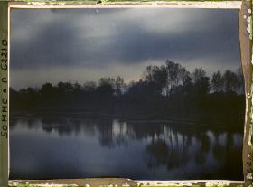 Image représentant Somme, Péronne, Bords de la Somme au Crépuscule
