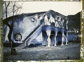 Image représentant Façade de l'église grecque incendiée