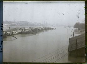Image représentant La Seine en crue depuis le viaduc d'Auteuil (aujourd'hui pont du Garigliano)