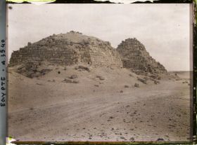 Image représentant Les pyramides de Mérititès 1ère et Hénoutsen