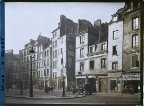 Image représentant La rue Beaubourg, à l'angle de la rue des Etuves-Saint-Martin