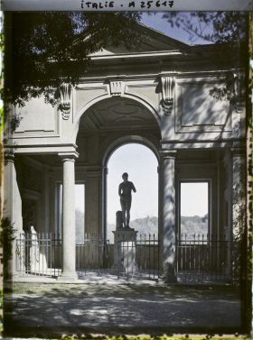 Image représentant Portique dans le jardin de la Villa Médicis