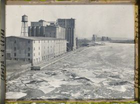 Image représentant Une vue s/ le Port et les Elévateurs et Moulins