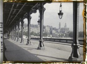 Image représentant Vue prise du pont de Passy, actuel pont de Bir-Hakeim, vers le Trocadéro