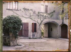 Image représentant La cour intérieur du Grand Mas