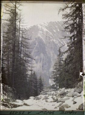 Image représentant France Les Alpes, Glacier des Bossons : Pentes de la Montagne ravagées par un torrent en juin 1920 (aval)