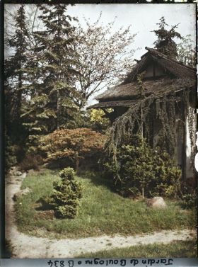 Image représentant Petit coin de jardin jouxtant le pavillon de thé du " village japonais "