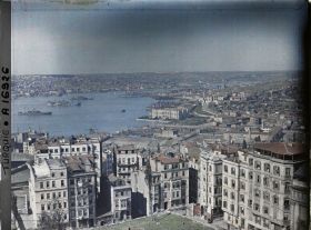 Image représentant Le haut de la Corne d'Or depuis la place du Tunnel (rive gauche, nord)