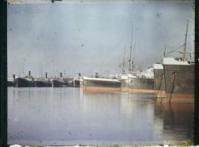 Image représentant Les paquebots le soir dans le bassin de la Joliette
