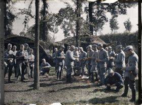 Image représentant 2e régiment de la 1ère armée, corvée de carottes