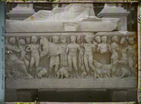 Image représentant Sarcophage de marbre orné de l'histoire de Phèdre et d'Hippolyte (milieu du IIIème siècle), au musée lapidaire, actuellement au musée départemental de l'Arles antique