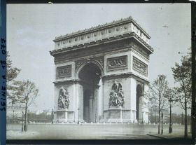 Image représentant L'arc de Triomphe place de l'Etoile vu de l'avenue Foch
