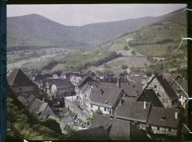 Image représentant France, Kaysersberg, La Veiss vers l'aval et la Ville