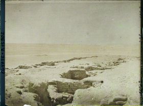 Image représentant Tranchées construites pour maintenir une protection militaire autour du canal de Suez