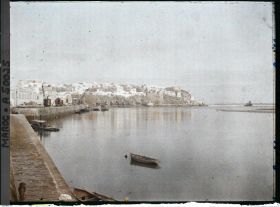 Image représentant Une vue éloignée de la casbah des Oudaïa au bord du fleuve Bou Regreg