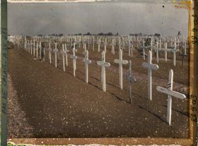 Image représentant France, N.D de Lorette, Le Cimetière, Aspect d'une allée