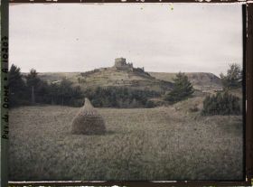 Image représentant France, Vallée de Besse, Vue sur Murols et le Château