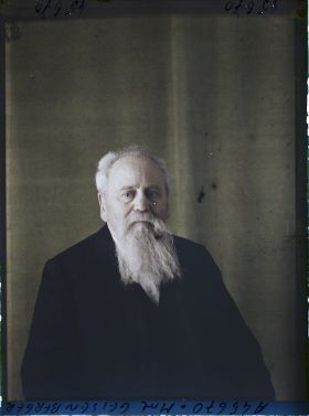 Image représentant https://musee-albert-kahn.s-museum.fr/home/NWQ2OTAwYzNmYjZlZTk1ZWQwODJmMjY4L2dlbmVyaWMtbm90aWNlLXRhYi9hdXRob3JpdHkvNjE3YTc5ZjVjZjhiODk2OGIzMzM3ZDIx/5d6900c3fb6ee95ed082f268/generic-notice-tab/authority/617a79ebcf8b8968b3336d8f Monsieur Geisenberger