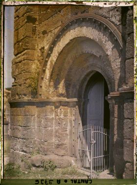 Image représentant Le portail de l'église Saint-Cirgues