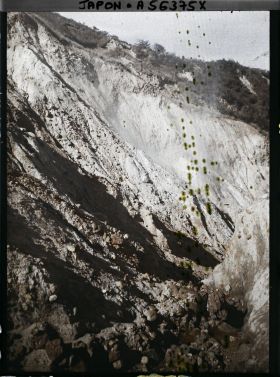 Image représentant Solfatares de la vallée d'Owakudani (" vallée des grandes eau chaudes ") ou Ojigoku (" Grand enfer ")
