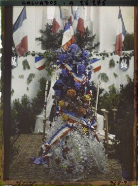 Image représentant Corps d'un soldat revenant du front, exposé dans l'église du village