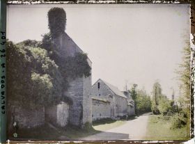 Image représentant Entrée du manoir vue de la route